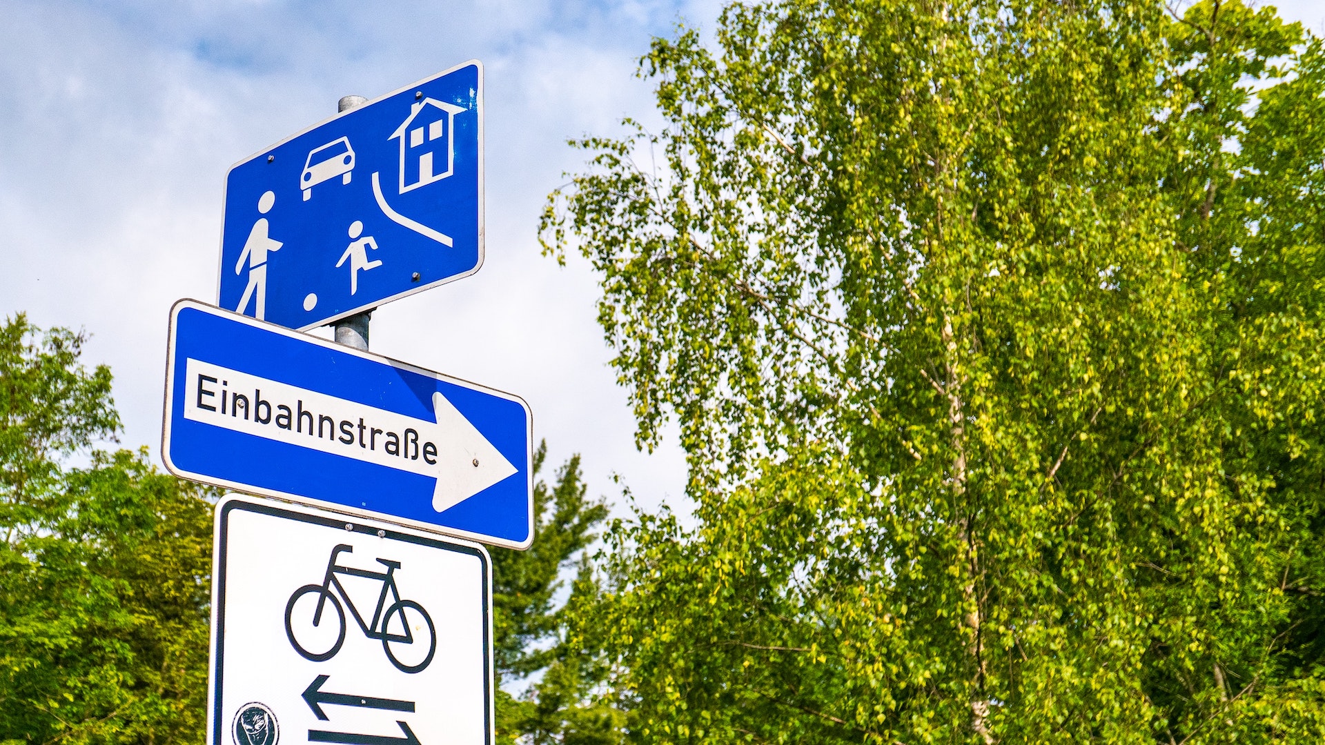 German one-way sign